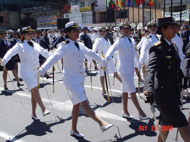 Эквадор, фрагмент парада, 24-е мая, 2004