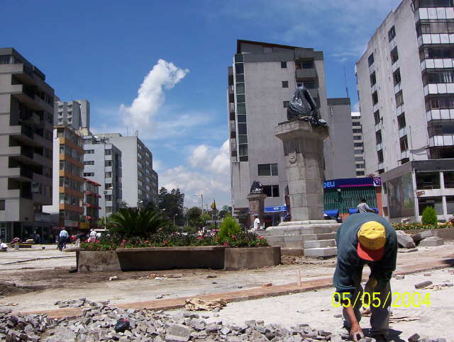 Эквадор, Кито, ремонт улицы Амазонас